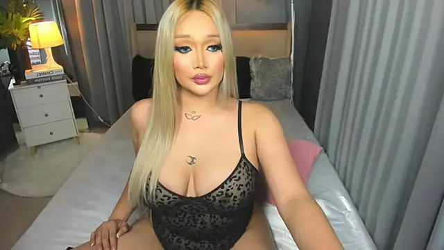 Snapshot of KylieSonique chatting on March 8, 1:39 am KylieSonique online show from March 8, 1:39 am