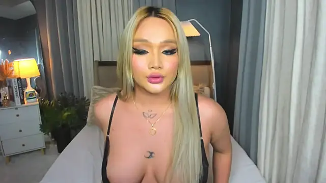 Snapshot of KylieSonique chatting on March 15, 8:58 am KylieSonique online show from March 15, 8:58 am