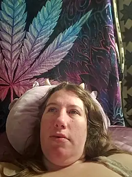 Snapshot of Seductivefoxy@xh chatting on November 29, 8:17 am Seductivefoxyxh online show from November 29, 8:17 am