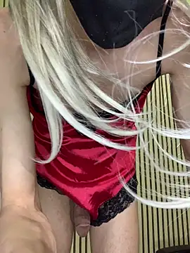 Snapshot of Femboylili chatting on May 23, 10:14 pm Femboylili online show from May 23, 10:14 pm