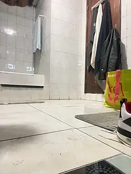 Snapshot of rogerdik76 chatting on February 26, 6:01 am rogerdik76 online show from February 26, 6:01 am