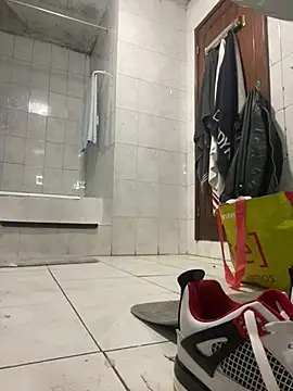 Snapshot of rogerdik76 chatting on February 27, 6:24 am rogerdik76 online show from February 27, 6:24 am