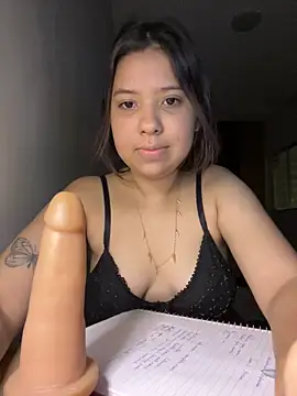 KiaraCut online show from March 29, 1:05 am