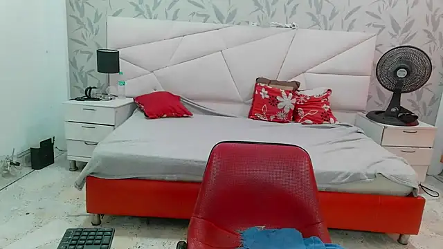 Snapshot of SexyPamela69 chatting on April 23, 6:21 pm SexyPamela69 online show from April 23, 6:21 pm