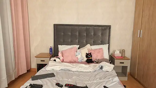 Snapshot of DaliaCruz chatting on November 20, 8:52 pm DaliaCruz online show from November 20, 8:52 pm