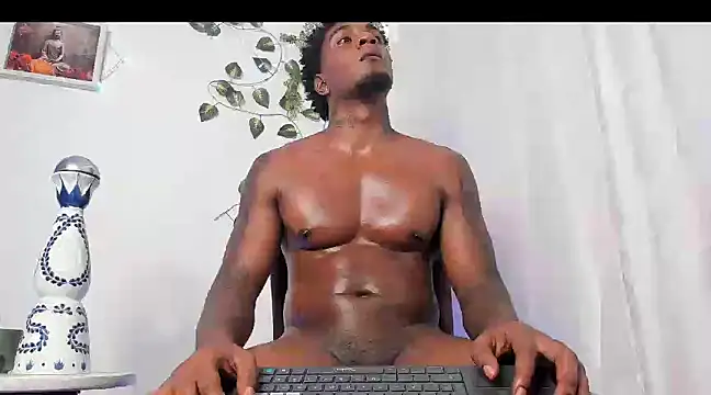 Snapshot of LOGAN_DRAKE chatting on March 14, 9:46 am LOGAN DRAKE online show from March 14, 9:46 am