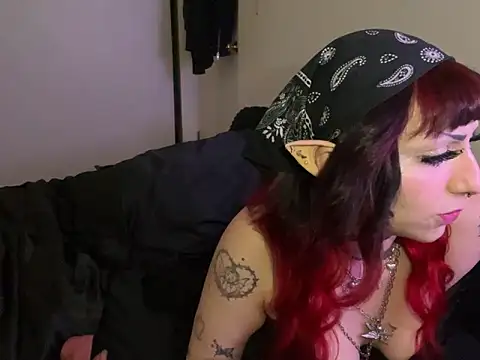 Snapshot of ChrryFoxx chatting on March 12, 6:29 am ChrryFoxx online show from March 12, 6:29 am