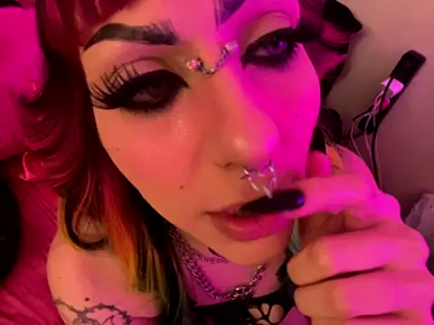 Snapshot of ChrryFoxx chatting on October 15, 8:36 am ChrryFoxx online show from October 15, 8:36 am