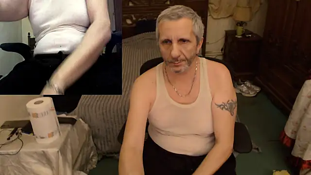 maxdaddy690 online show from November 28, 10:45 pm