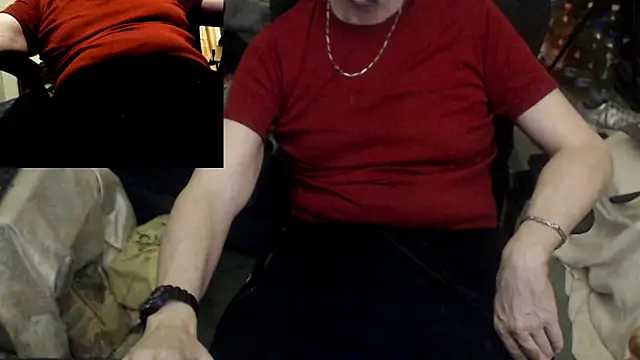 Snapshot of maxdaddy690 chatting on April 7, 7:25 pm maxdaddy690 online show from April 7, 7:25 pm