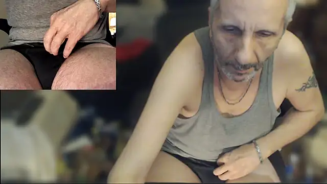 Snapshot of maxdaddy690 chatting on May 7, 8:03 pm maxdaddy690 online show from May 7, 8:03 pm