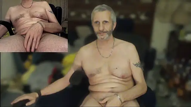 Snapshot of maxdaddy690 chatting on June 6, 1:21 am maxdaddy690 online show from June 6, 1:21 am