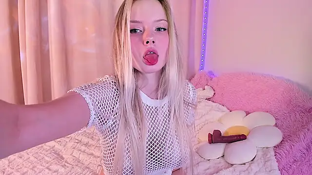 Snapshot of AngelicaaHeaven chatting on March 1, 3:27 pm AngelicaaHeaven online show from March 1, 3:27 pm