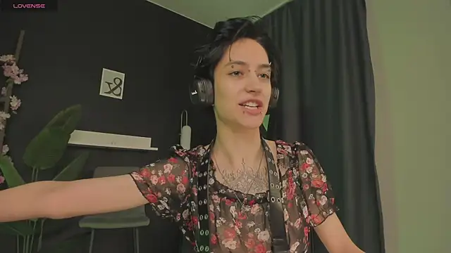 Snapshot of lisbatsyy chatting on March 10, 1:12 am lisbatsyy online show from March 10, 1:12 am