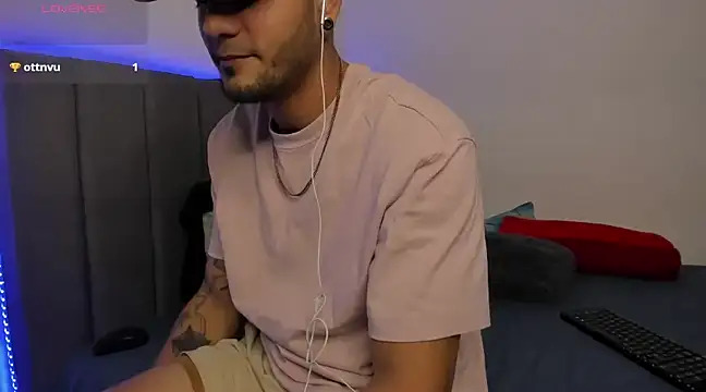 Snapshot of morenosiam chatting on March 16, 1:59 am morenosiam online show from March 16, 1:59 am