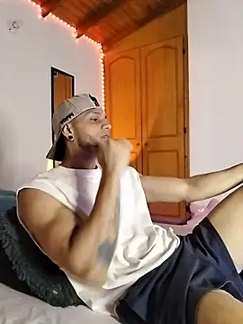 Snapshot of morenosiam chatting on December 4, 3:27 am morenosiam online show from December 4, 3:27 am