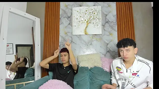 Snapshot of KING_OFF_BOYS chatting on June 9, 2:06 pm KING OFF BOYS online show from June 9, 2:06 pm
