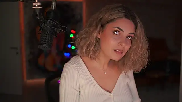  Allie  online show from December 14, 1:16 pm