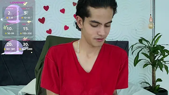 Maximoherrera 16 online show from May 5, 12:24 pm