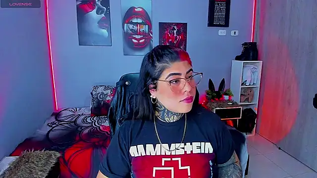 Snapshot of Veronika_metal chatting on September 9, 6:07 pm Veronika metal online show from September 9, 6:07 pm