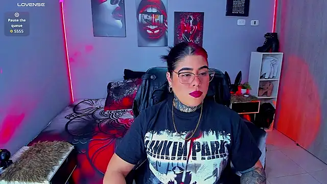 Snapshot of Veronika_metal chatting on September 16, 6:31 pm Veronika metal online show from September 16, 6:31 pm