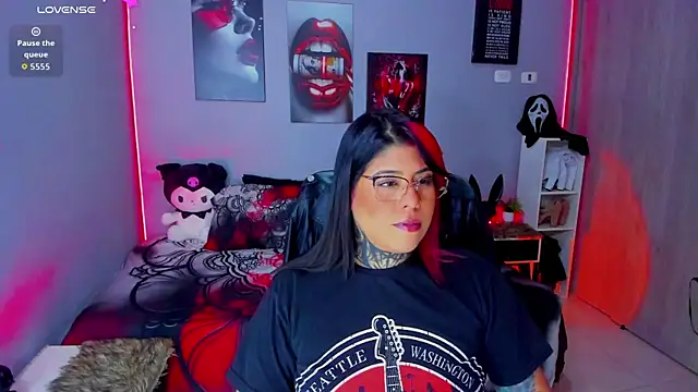 Snapshot of Veronika_metal chatting on October 24, 5:15 am Veronika metal online show from October 24, 5:15 am