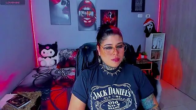 Snapshot of Veronika_metal chatting on November 14, 7:34 pm Veronika metal online show from November 14, 7:34 pm