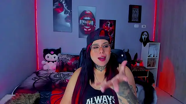 Snapshot of Veronika_metal chatting on December 5, 2:03 pm Veronika metal online show from December 5, 2:03 pm