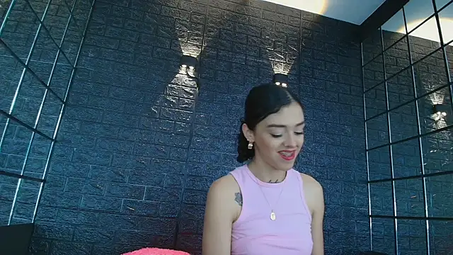 Snapshot of Vaiolett_Smith chatting on February 28, 5:26 pm Vaiolett Smith online show from February 28, 5:26 pm