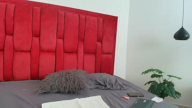 Snapshot of Vaiolett_Smith chatting on March 1, 1:29 pm Vaiolett Smith online show from March 1, 1:29 pm