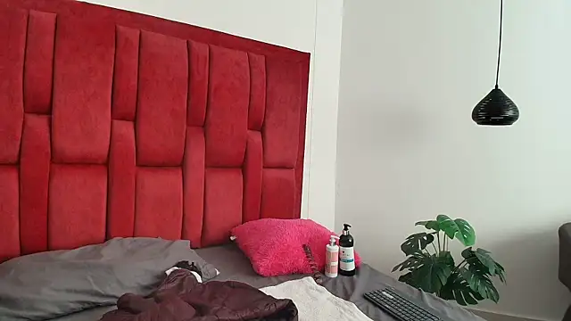 Snapshot of Vaiolett_Smith chatting on March 12, 2:01 pm Vaiolett Smith online show from March 12, 2:01 pm