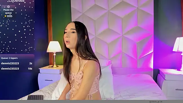 Snapshot of queen__violet chatting on March 2, 10:48 pm queen violet online show from March 2, 10:48 pm