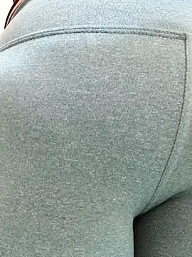 roxanasexy2025 online show from April 7, 3:45 pm