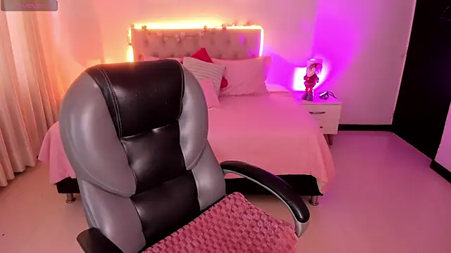 Emily Warren  online show from December 20, 7:43 pm