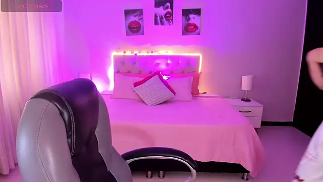 Emily Warren  online show from January 7, 7:38 pm