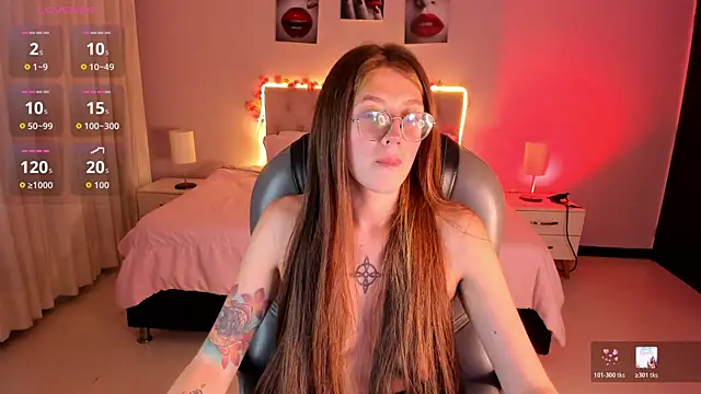 Emily Warren  online show from April 7, 9:26 pm