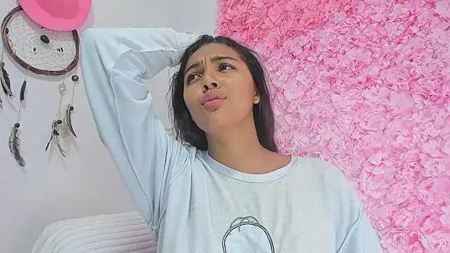 Melodymoore  online show from March 3, 12:17 am