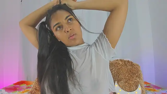 Snapshot of Melodymoore_ chatting on June 19, 11:30 pm Melodymoore online show from June 19, 11:30 pm