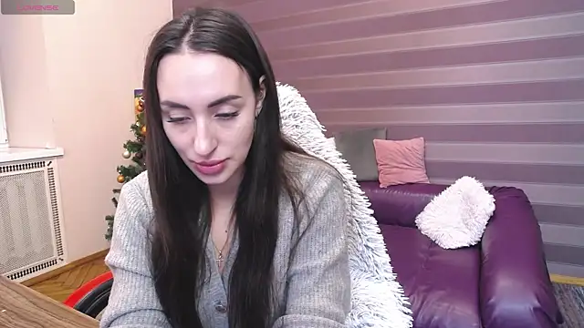 Snapshot of JenniferStone chatting on December 22, 8:11 am JenniferStone online show from December 22, 8:11 am