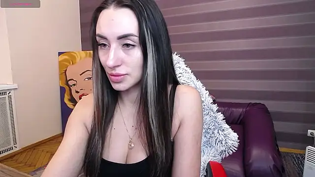 Snapshot of JenniferStone chatting on February 9, 8:07 am JenniferStone online show from February 9, 8:07 am