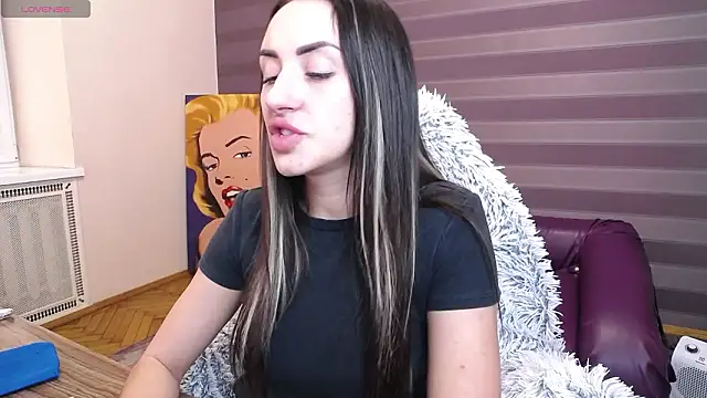 Snapshot of JenniferStone chatting on March 1, 8:16 am JenniferStone online show from March 1, 8:16 am