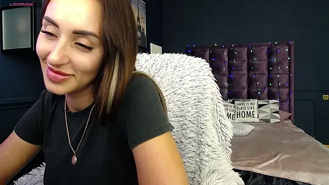 Snapshot of JenniferStone chatting on August 1, 8:24 am JenniferStone online show from August 1, 8:24 am