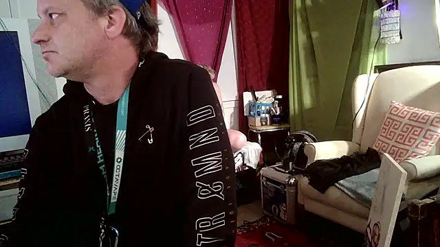 Snapshot of Foxxyhoneypott chatting on March 13, 7:09 am Foxxyhoneypott online show from March 13, 7:09 am