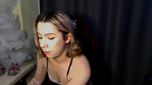 meganluss online show from December 18, 4:29 am