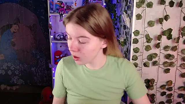 Strawberry juli online show from March 4, 1:45 am