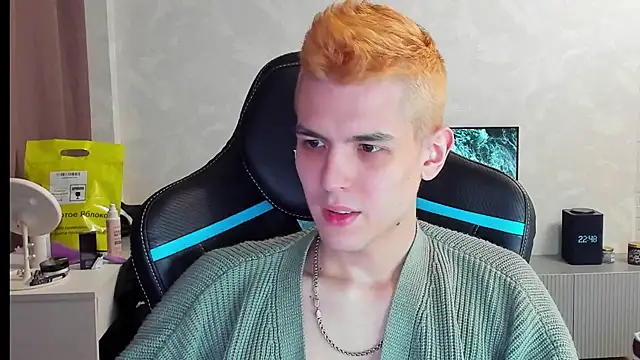 Snapshot of TravisRevas chatting on March 5, 7:49 pm TravisRevas online show from March 5, 7:49 pm