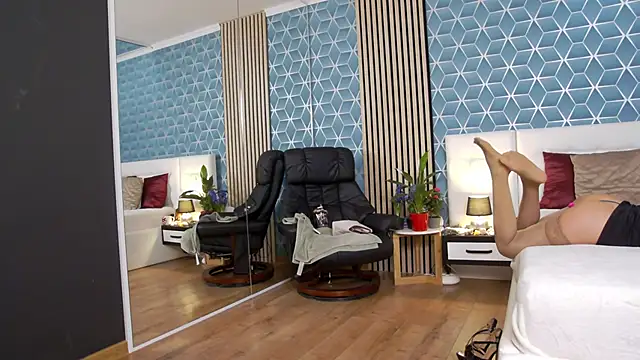 zoeylarkens online show from March 1, 6:00 pm