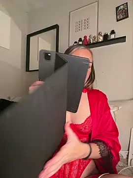 Snapshot of MissMaisiex chatting on February 12, 7:53 pm MissMaisiex online show from February 12, 7:53 pm