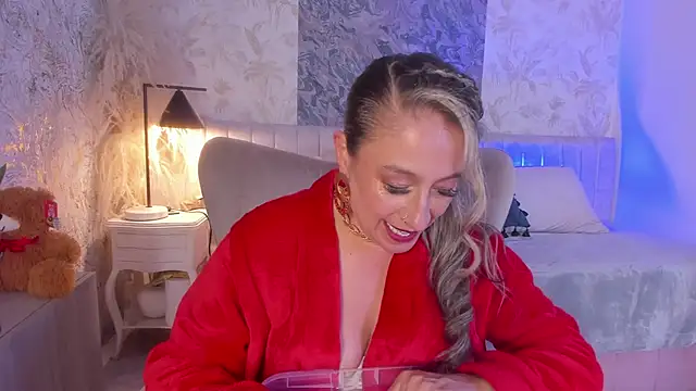 Liannaa  online show from November 10, 7:46 pm