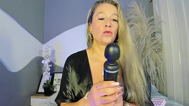 Liannaa  online show from April 17, 11:57 am